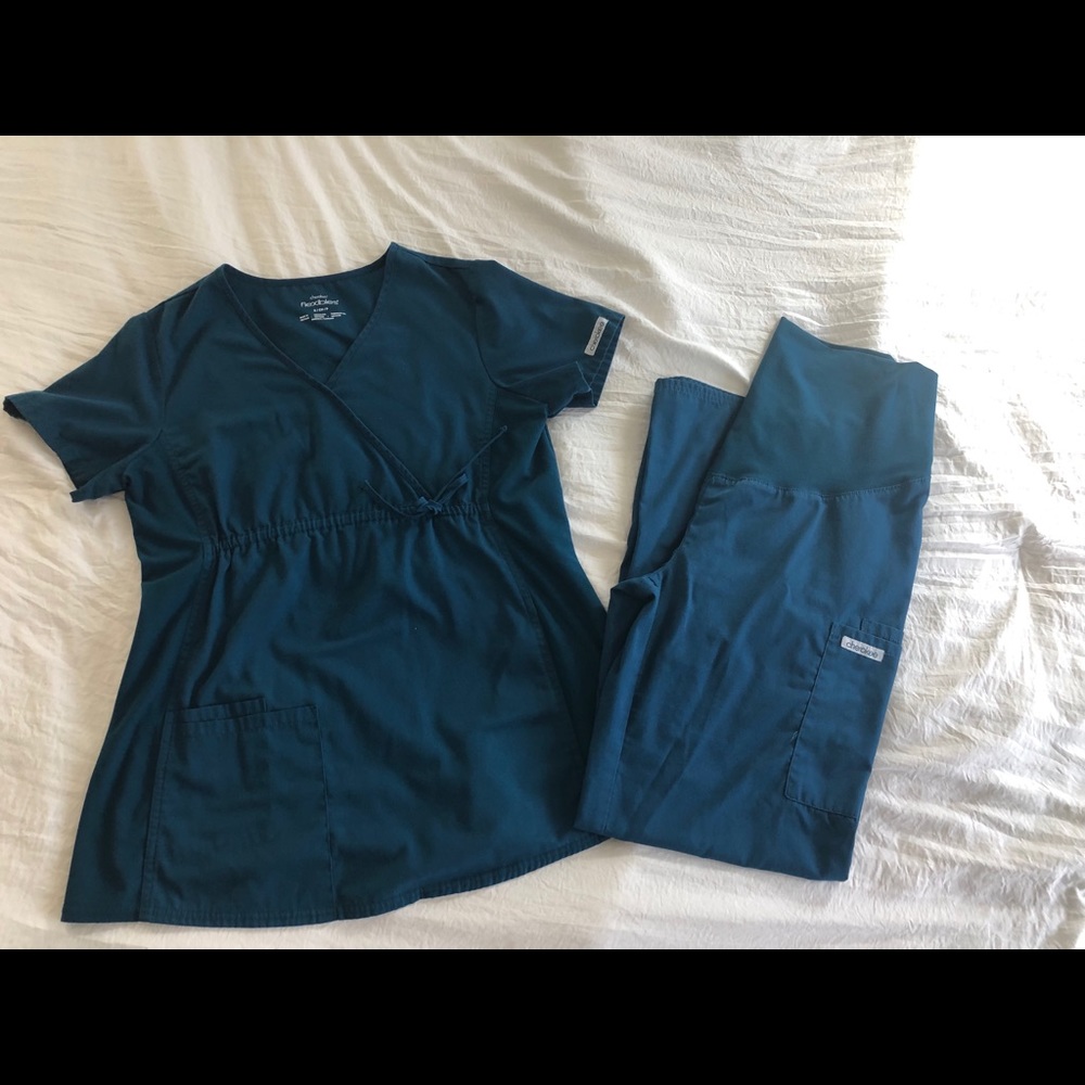 Maternity scrub set
